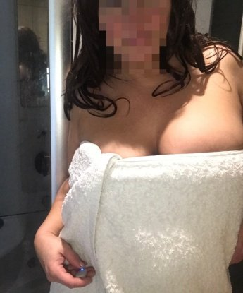 Я живу в Москве, где воплотим все твои сокровенные фантазии и желания.
💃 Со мной ты познаешь истинное наслаждение. У меня есть все для того, чтобы ты мог расслабиться и получить удовольствие. Мои опытные руки проведут по твоему телу нежные ласки, а сладкий голос погрузит тебя в волнующую атмосферу страсти.
😈 Я знаю, как доставить удовольствие мужчине. Мои услуги на высшем уровне, включая классический секс, оральные ласки и многое другое. Я всегда открыта для экспериментов и новых переживаний. Твои фантазии станут реальностью, и ты останешься более чем доволен.
🔥 Мои фото говорят сами за себя – я сексуальная, страстная и желанная. Мои клиенты оставляют отзывы, которые говорят о моем профессионализме и незабываемых встречах. Со мной ты получишь незабываемые ощущения и море удовольствия.
📞 Если ты устал от серых будней и хочешь разнообразия и приятной компании, то я жду твоего звонка. Позвони мне, и я превращу каждую встречу в нечто особенное. Время проведенное со мной – это настоящий релакс и океан удовольствия. Жду тебя, мой дорогой! 💋 Диана